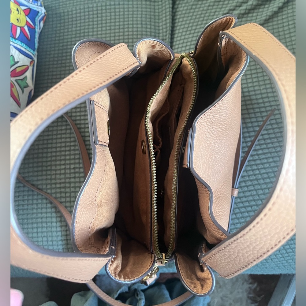 American Leather Co. Auburn Convertible Crossbody Bag Pebble Leather Nutmeg Tan View 4
